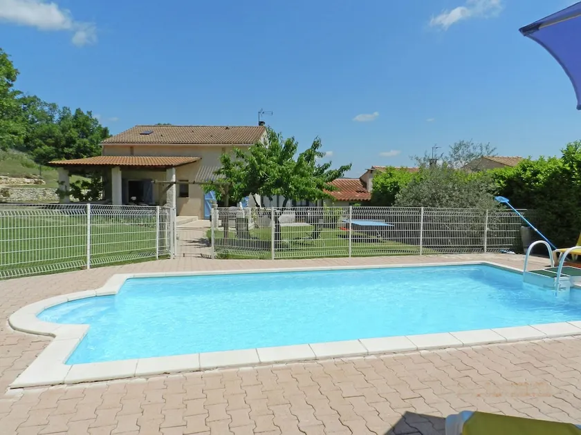 Welcoming Holiday Home With Private Pool in Cereste - Image 1