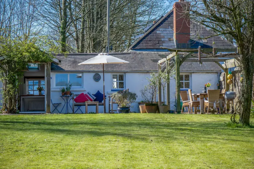 Flygate - 2 Bedroom Cottage - Lawrenny - Image 1
