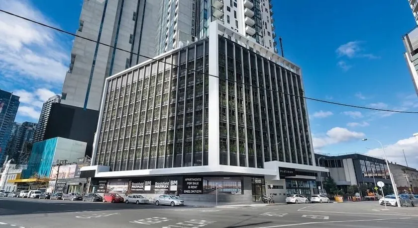 Southbank Platinum Tower Apartment - Image 1
