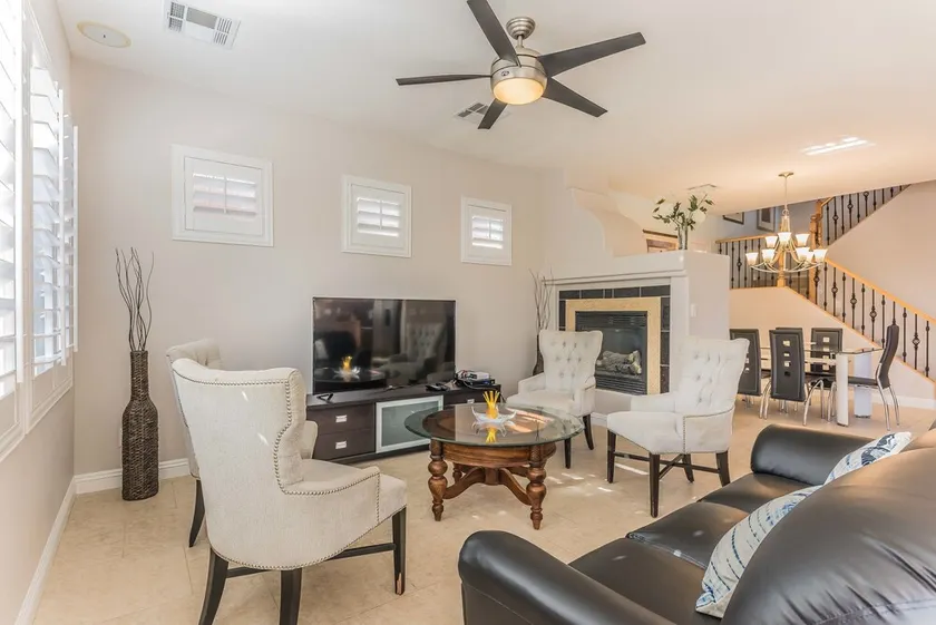 Luxurious 4BR 9min to LV Strip Sleeps 16 - Image 1