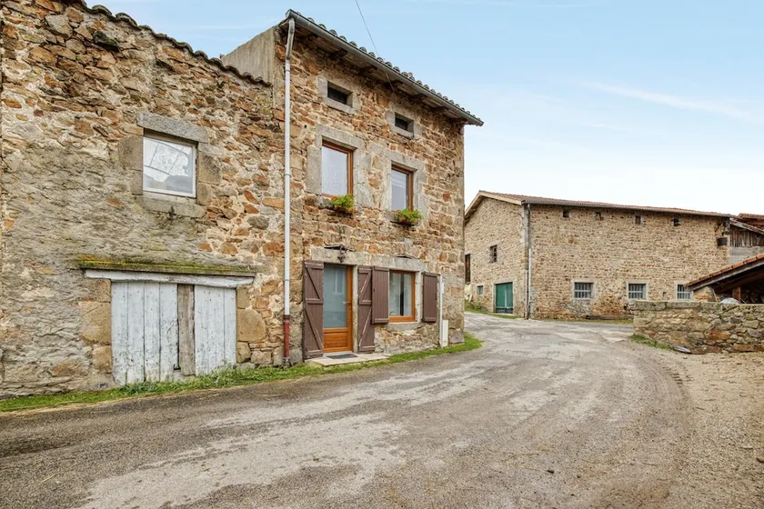 Maison charmante à Valprivas avec jardin privé. - Image 1