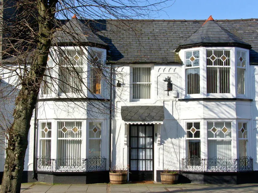 The Little White House - Image 1