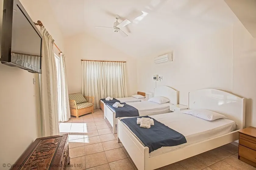 Celebrity Villa Laura26 - Image 1