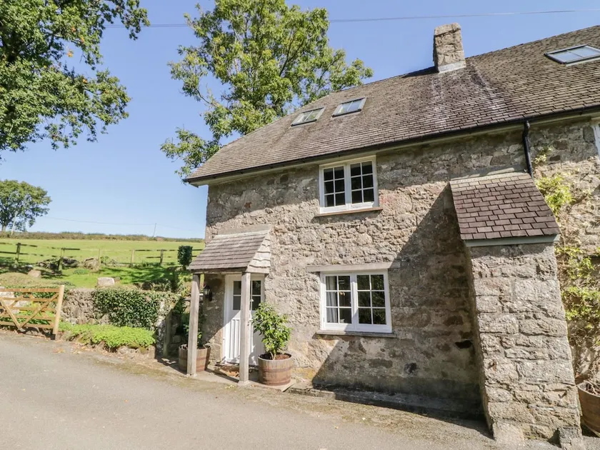 Spinsters Rock Cottage - Image 1