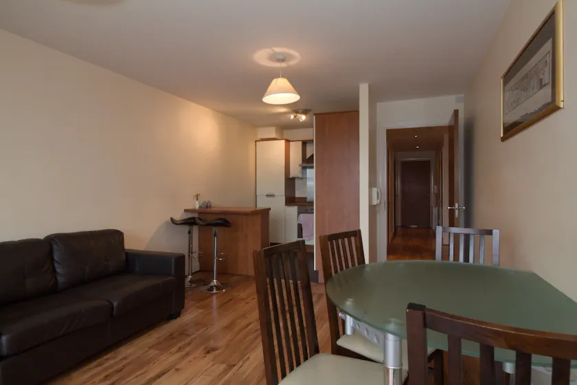 Luxury Ivy Exchange Apartments - Image 1