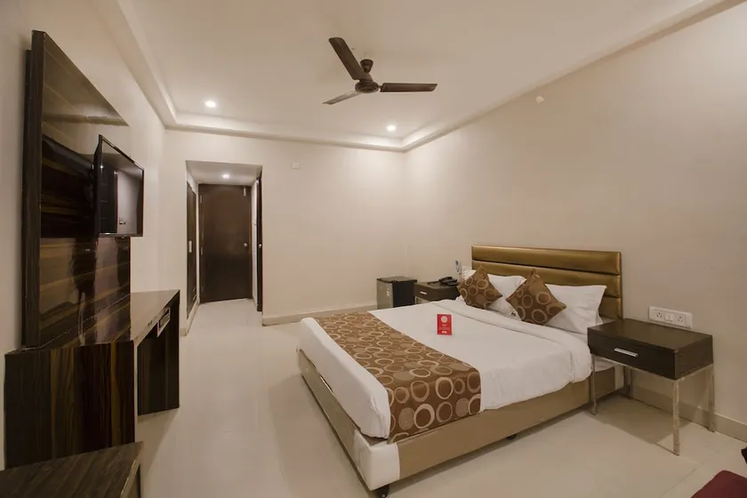 Oyo 600 Hotel Skyhy - Image 1
