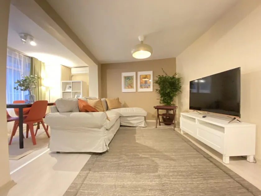 Charming and Central Flat Near Macka Park - Image 1