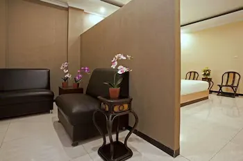Hotel New Merdeka Pati - Image 1