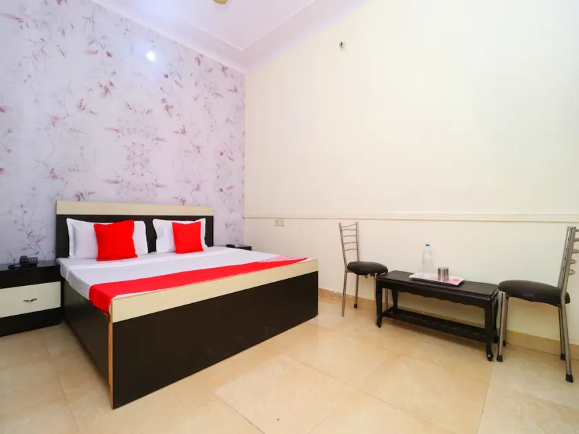 Best Stay Guest House by OYO Rooms - Image 1