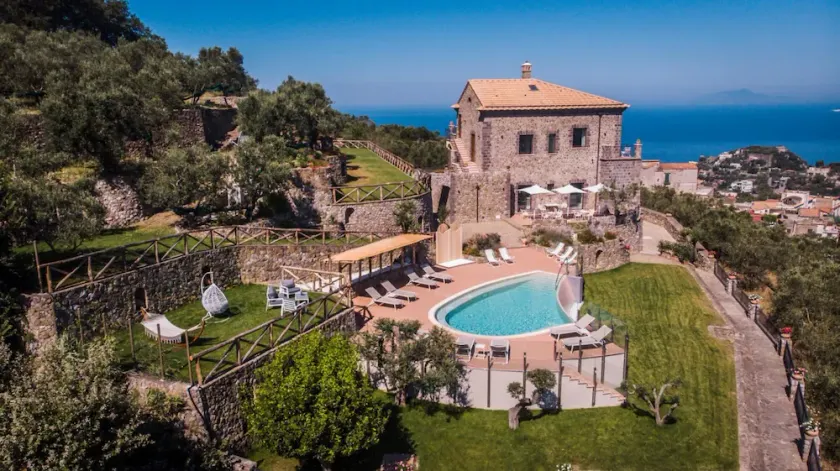 Villa Le Rondini in Massa Lubrense - Image 1