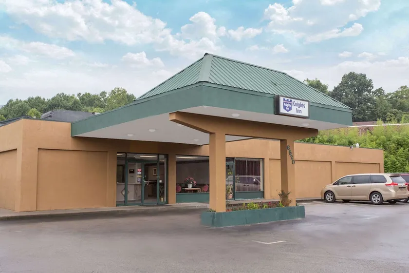 Knights Inn Roanoke Roanoke - Image 1
