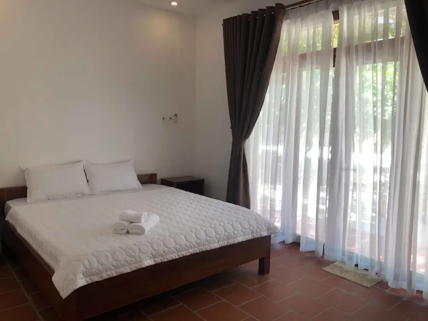 Ocean Beach Hostel - Image 1