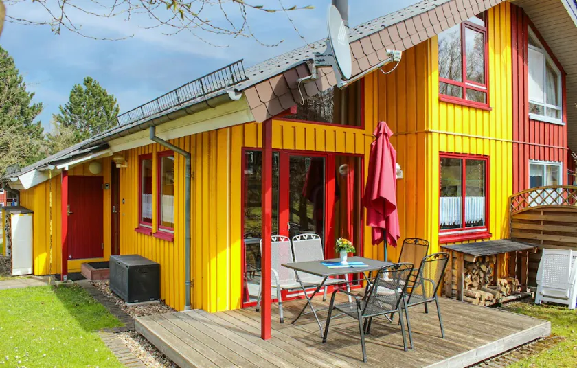Maison avec barbecue, sauna et jardin - Image 1