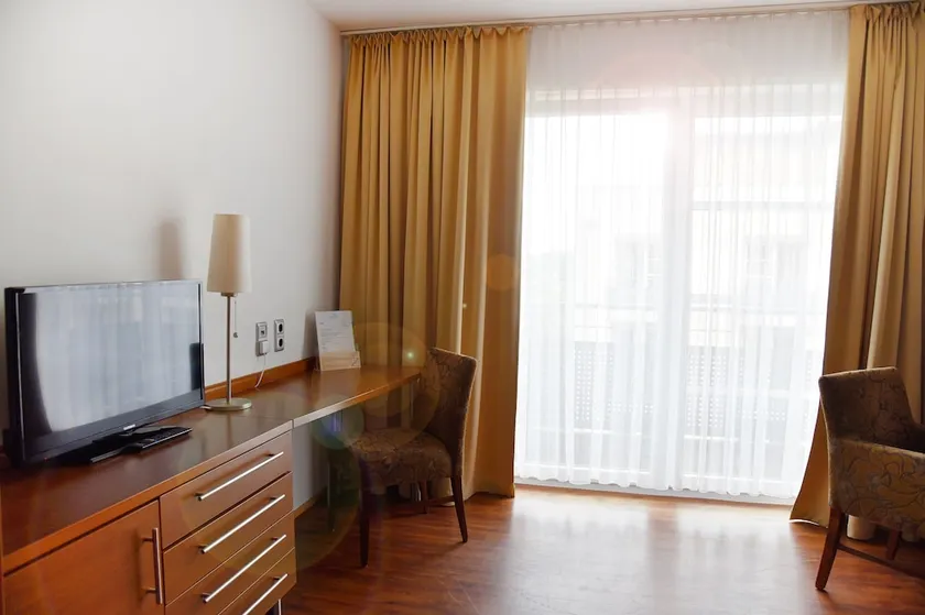 Hotel Campus Lounge - Image 1