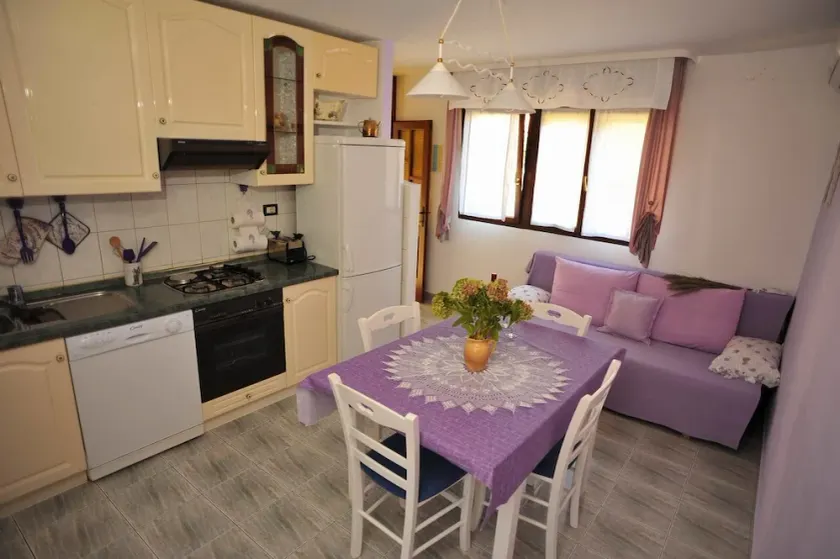 Sutivan Getaway Apartment Lavanda - Image 1