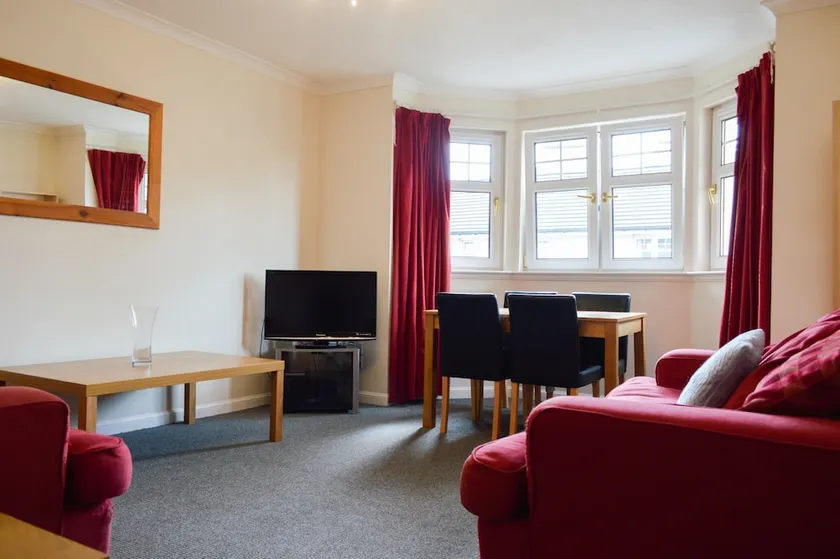 Attractive 3 Bedroom Flat in Central Haymarket - Image 1