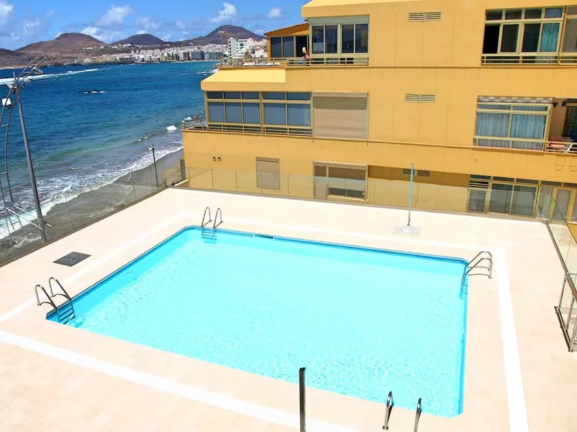Flatguest Pool and beach - Image 1