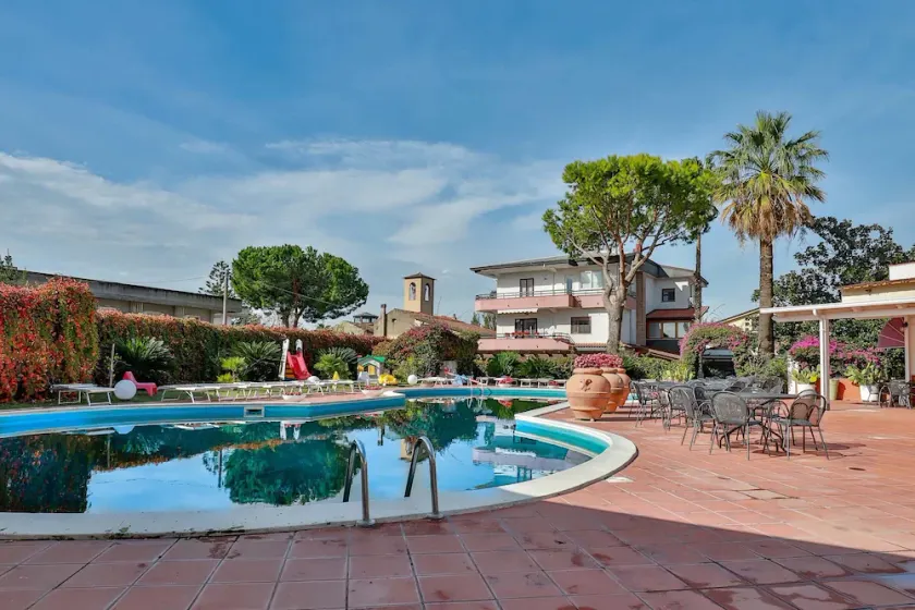 Hotel Delfa - Image 1