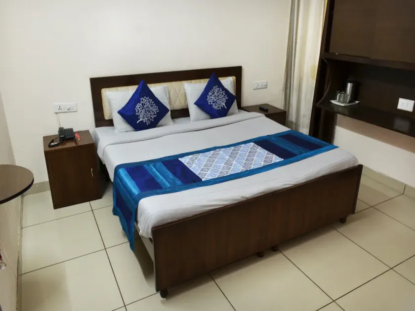 Hotel Divine - Hotel in Sector 77 - Image 1