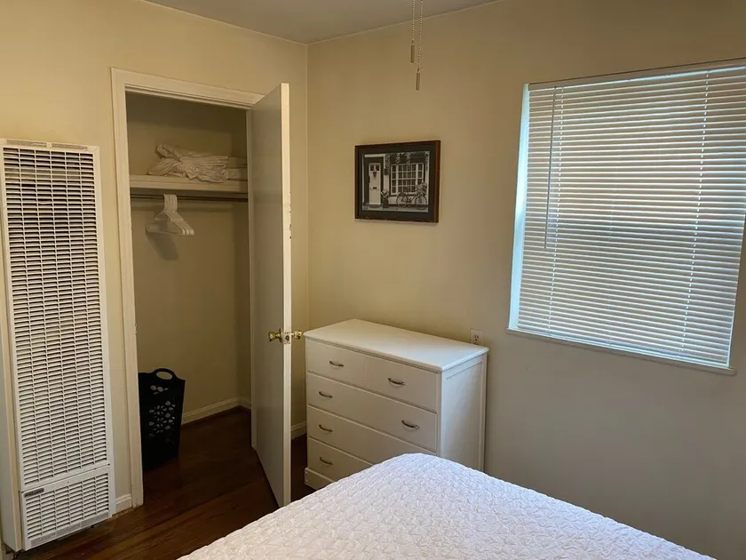 Cozy, Roomy 1 Bedroom Home in Cincinnati - Image 1