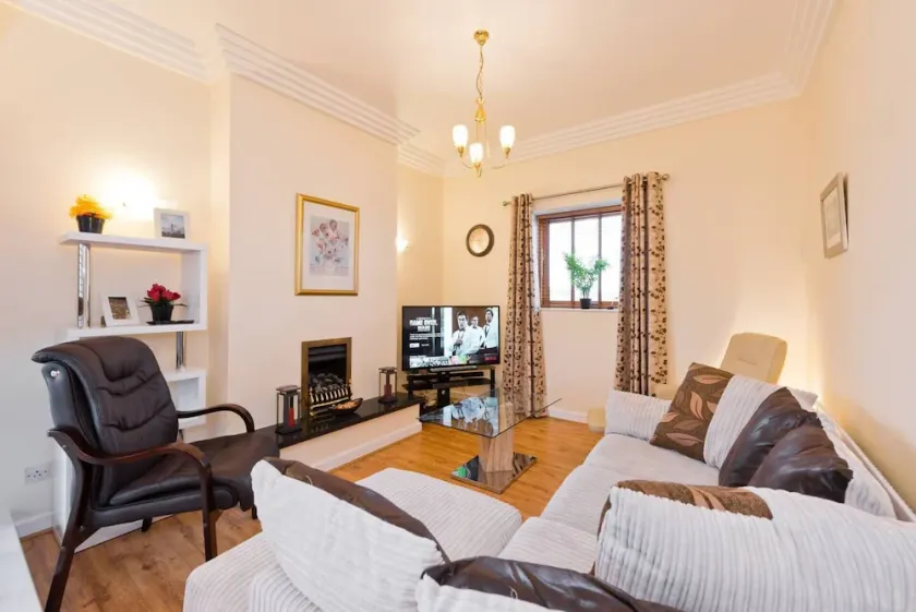 Stunning 3-bed Apartment in Dublin 1 - Image 1
