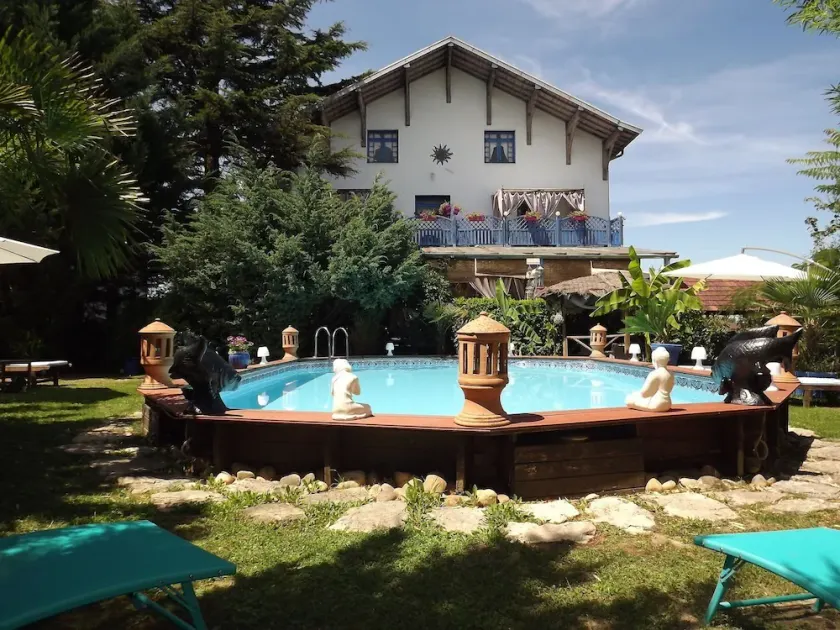 Chambres Dhotes La Maison Bleue - Image 1