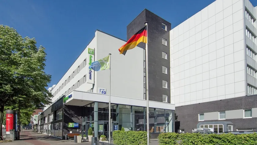 Holiday Inn Express HAMBURG CITY CENTRE - Image 1