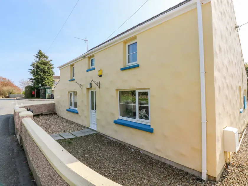 Vineyard Vale 8 - Image 1