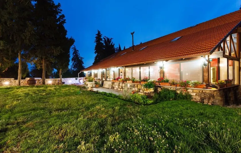 Hunters Lodge - Image 1