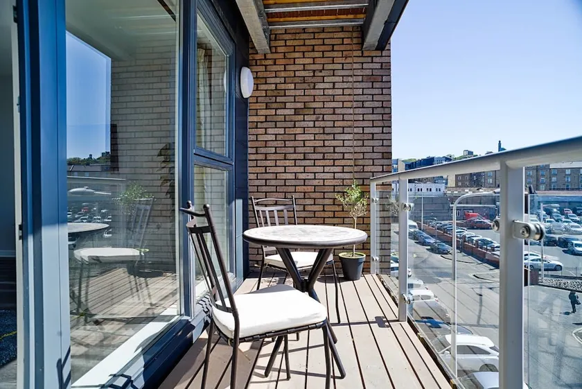 Spacious City Centre 3bed: Free Parking/elevator - Image 1