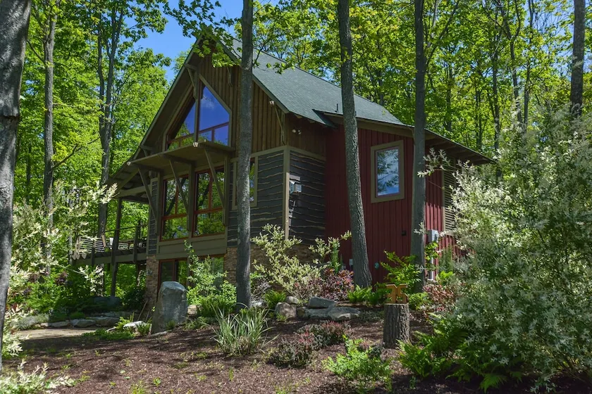 Livin' Lodge - Image 1