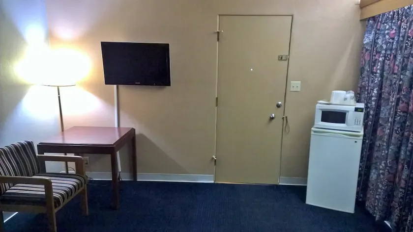 Executive Inn Motel - Image 1