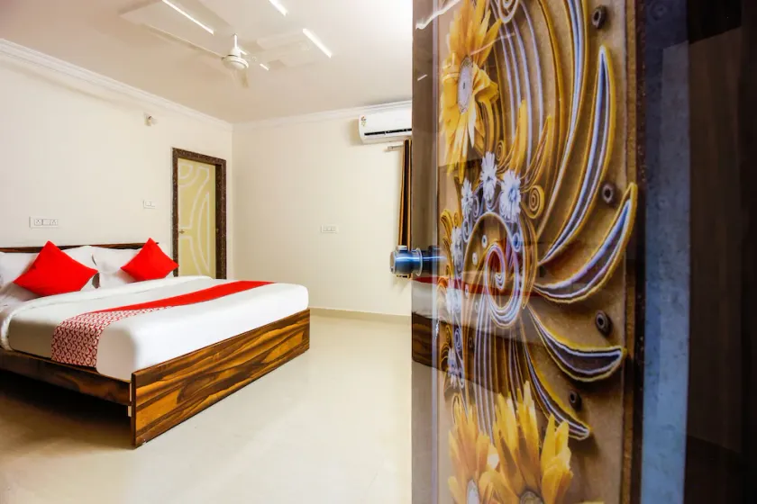 Hotel Wall Street By OYO Rooms - Image 1
