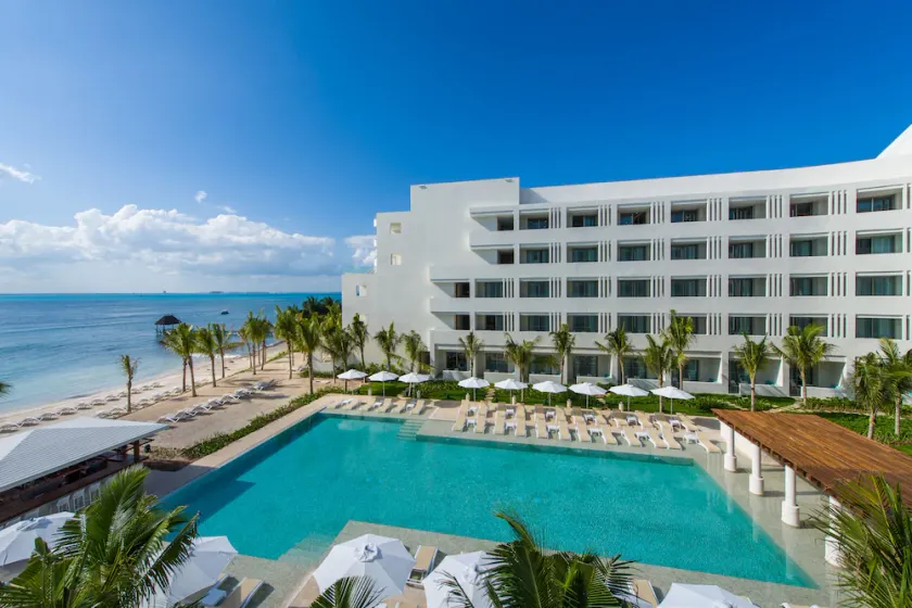 Izla Beach Front Hotel - Image 1