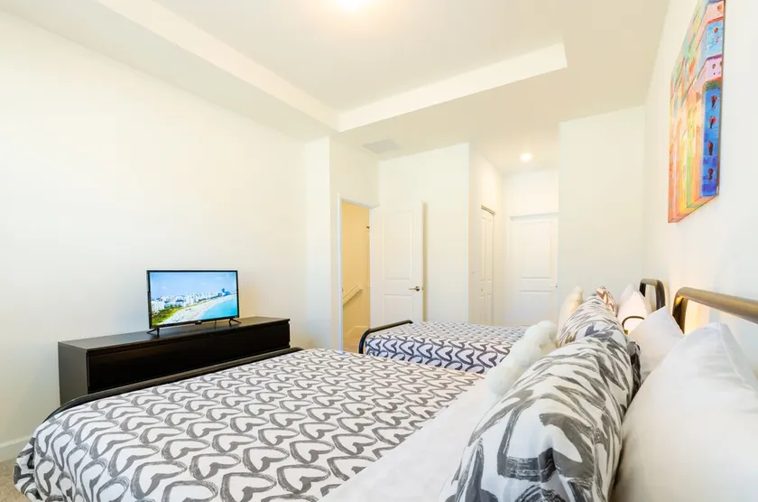 The Sunnyside Glamorous Home 4BR New MIA - Image 1