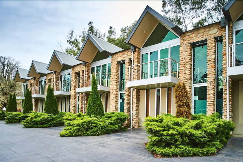 No.6 - Luxury Private Haven in the Heart of Bright - Image 1