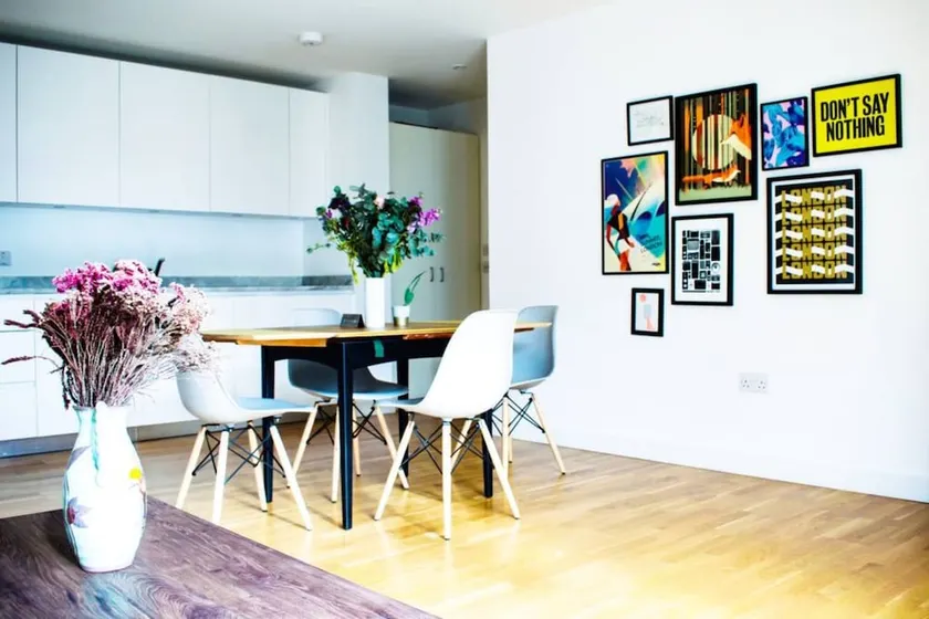 Stylish 2 Bedroom Flat With Balcony - Image 1