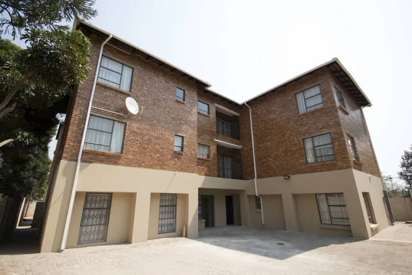 Khamanzi Lodge - Image 1
