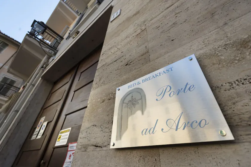 Porte Ad Arco - Image 1