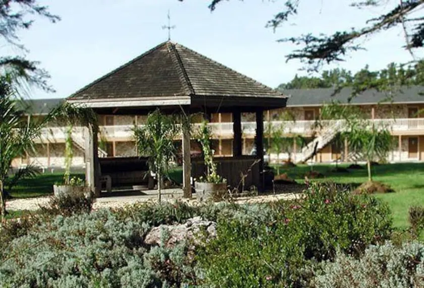 Pine Beach Inn - Image 1