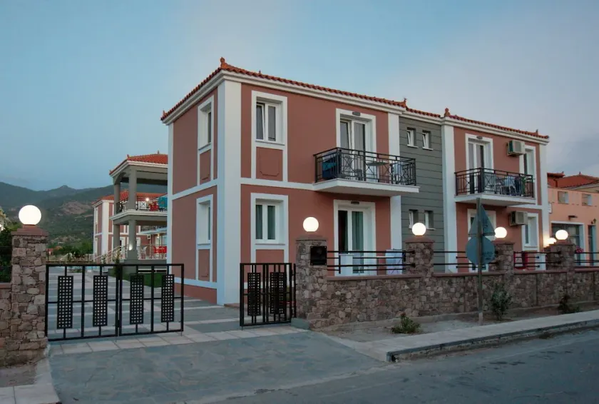 Sun & Sea Hotel - Image 1