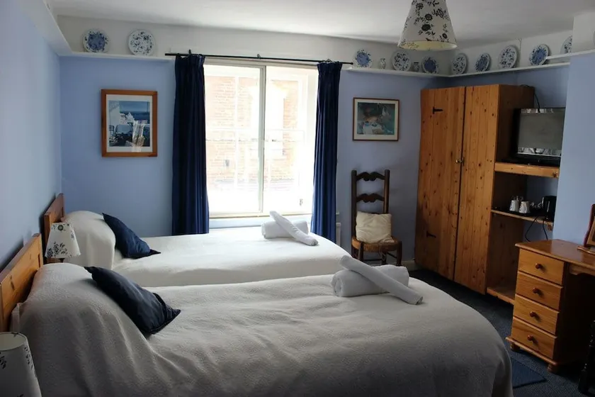 Hawthorns Hotel - Image 1