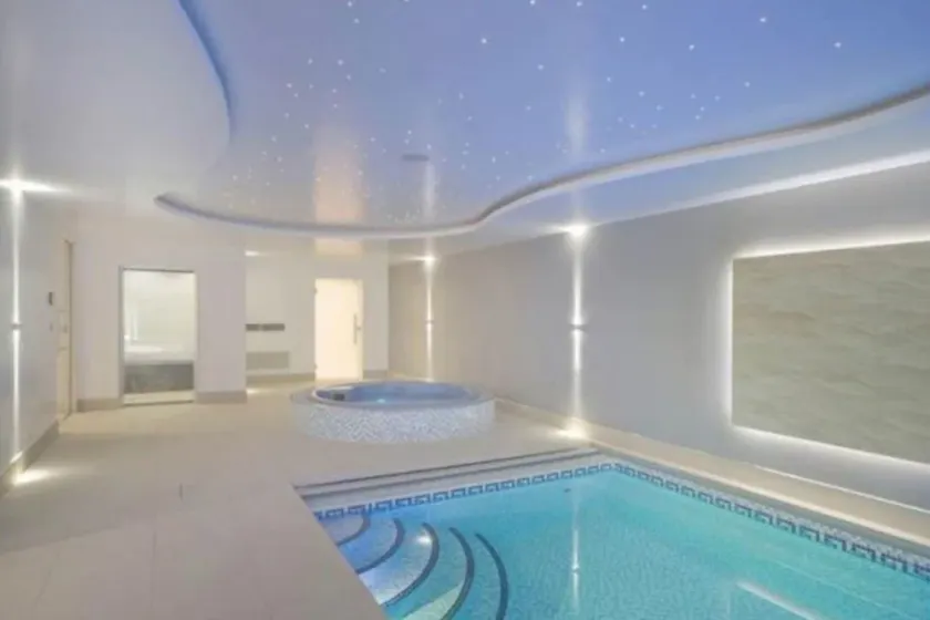 Mono Luxe Villa in Newcastle Upon Tyne - Image 1