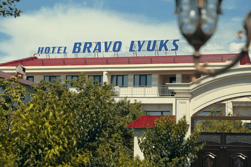 Bravolyuks Hotel - Image 1
