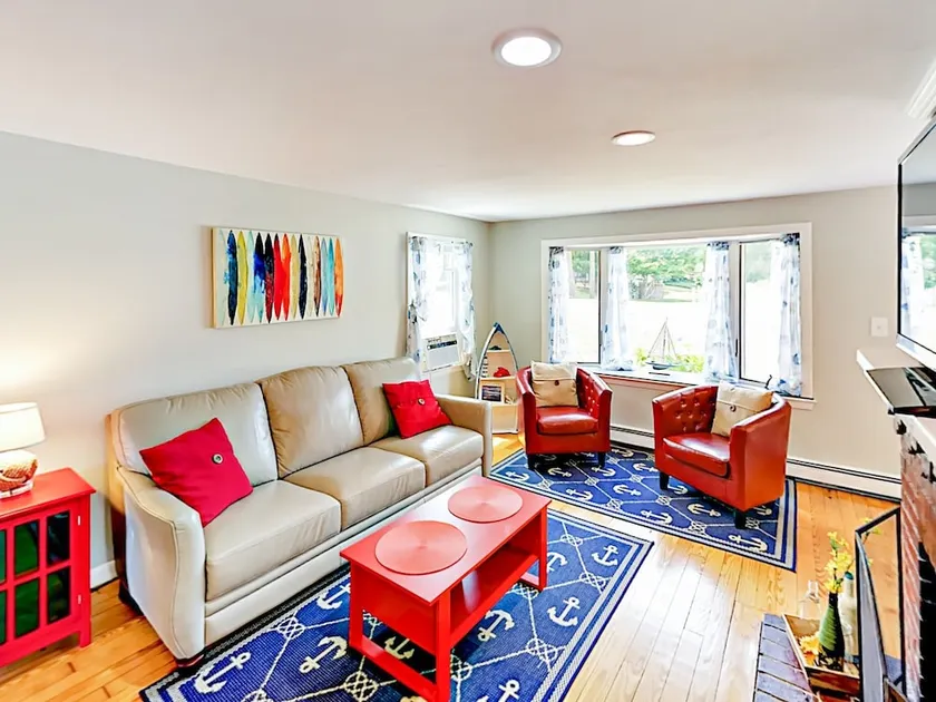 3br Near Main Street & Beach 3 Bedroom Home - Image 1