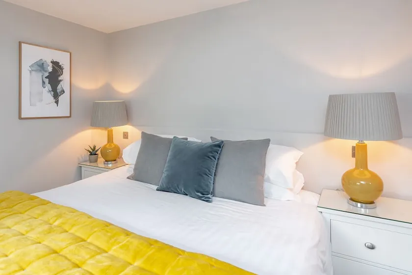 Hedgemead Court, 4 Star Gold Luxury 2 Bedroom Apartment in Bath City Centre - Image 1