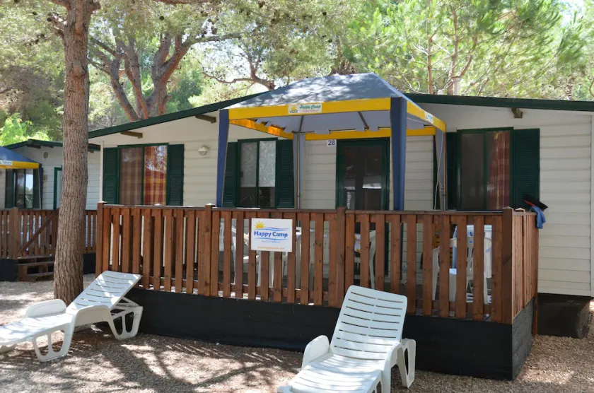 Happy Camp mobile homes in BalatonTourist Fured Camping & Bungalows - Image 1
