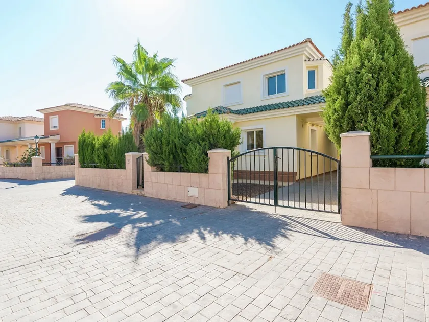 Modern Villa in Murcia With Swimming Pool - Image 1