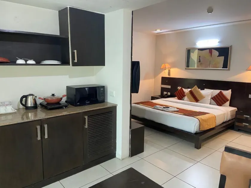 Hotel Delta Suncity - Image 1