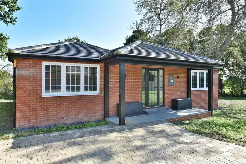 Stunning 3 bed Lodge 2000sq - Image 1